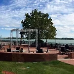 Roberts Riverwalk Urban Resort Hotel