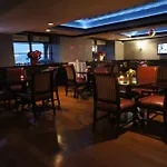 Roberts Riverwalk Urban Resort Hotel
