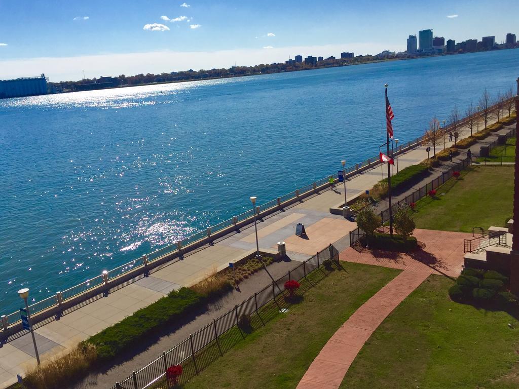 Hotel Roberts Riverwalk Urban Detroit