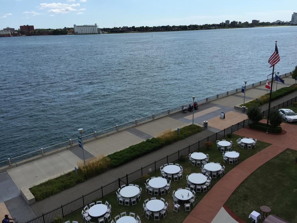 Hotel Roberts Riverwalk Urban