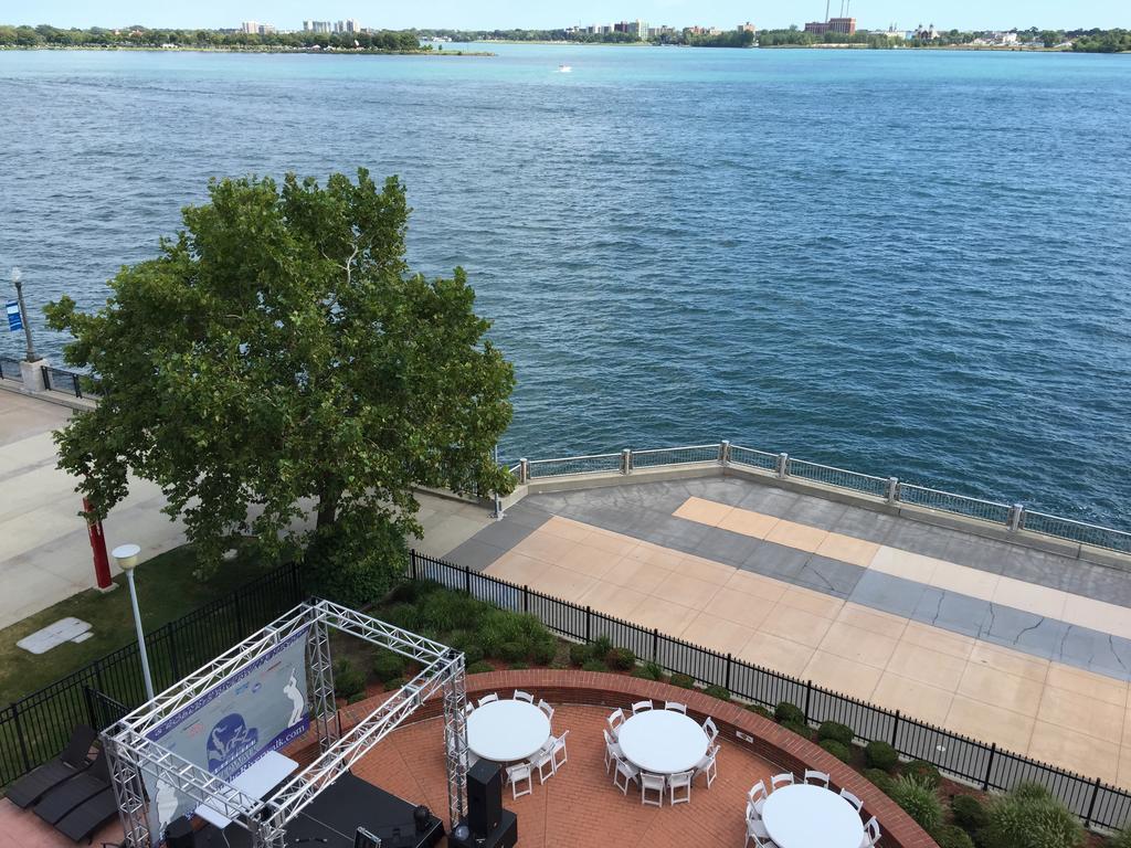 Hotel Roberts Riverwalk Urban Detroit