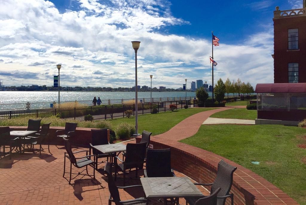 Roberts Riverwalk Urban 3*