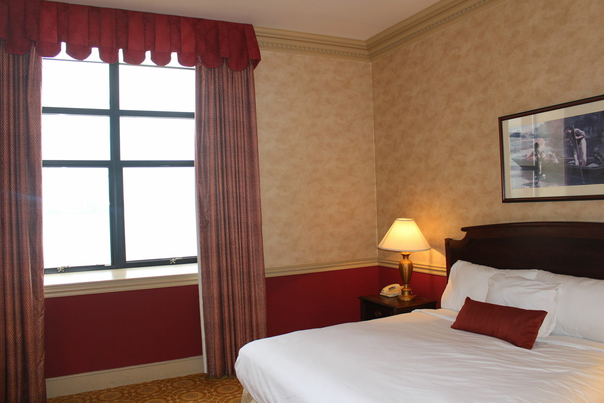 Roberts Riverwalk Urban Hotel