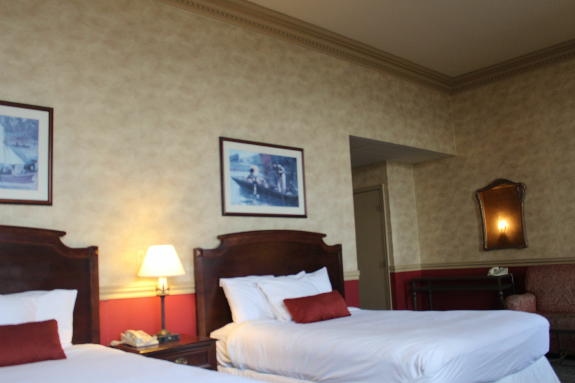 Roberts Riverwalk Urban Hotel 3*