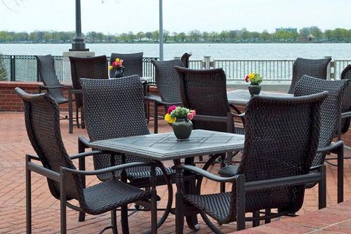 Roberts Riverwalk Urban Hotel
