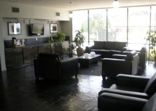 Roberts Riverwalk Urban Hotel